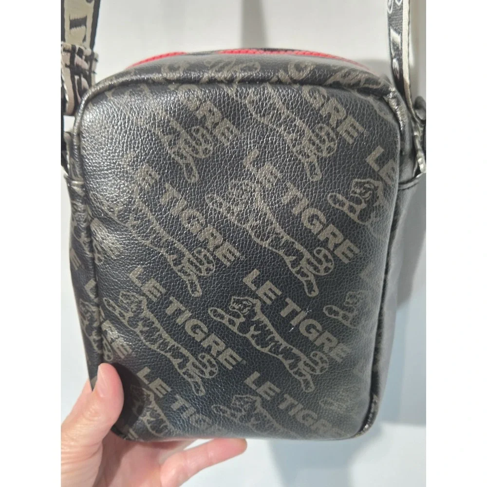 Le Tigre Crossbody Bag Unisex Black AOP Logo Red‎ Zip Streetwear Small Pouch